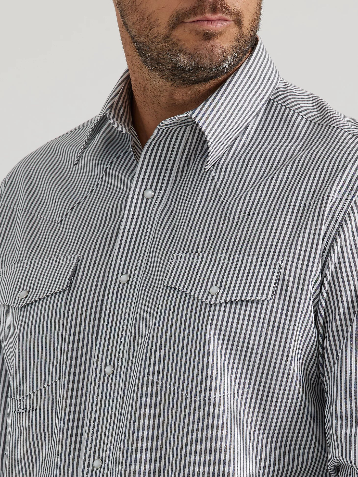 Wrangler Mens Wrinkle Resistant Long Sleeve Snap Black Stripe 